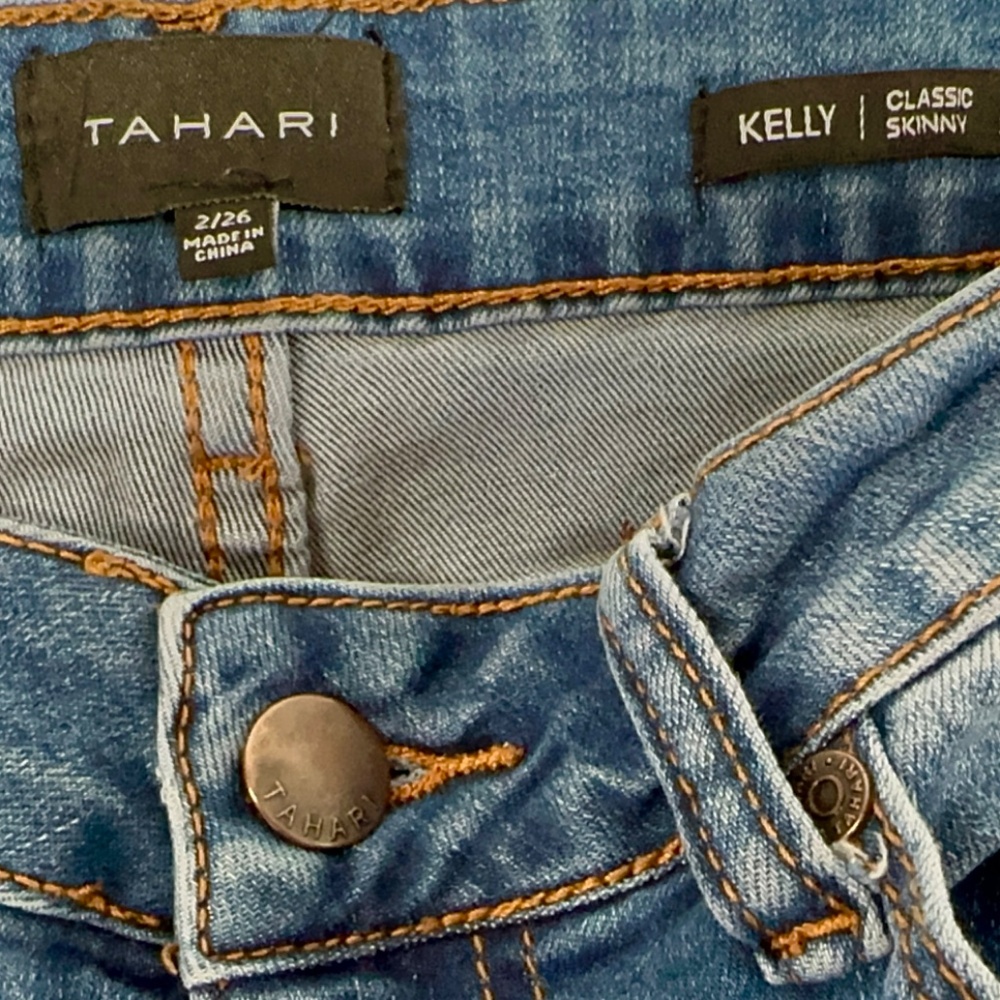 TAHARI Classic Skinny Jeans